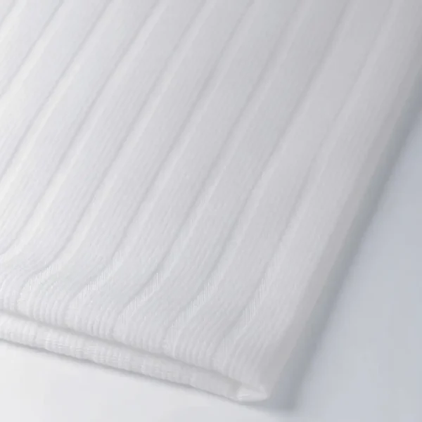 Kain Hornet dengan tekstur lembut dan karakter bahan jatuh yang cocok untuk pakaian hijab dan fashion kasual.