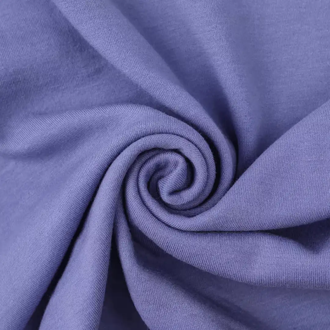 Kain Single Knit TC Spandex dengan tekstur elastis dan halus untuk bahan kaos yang nyaman dan fleksibel.